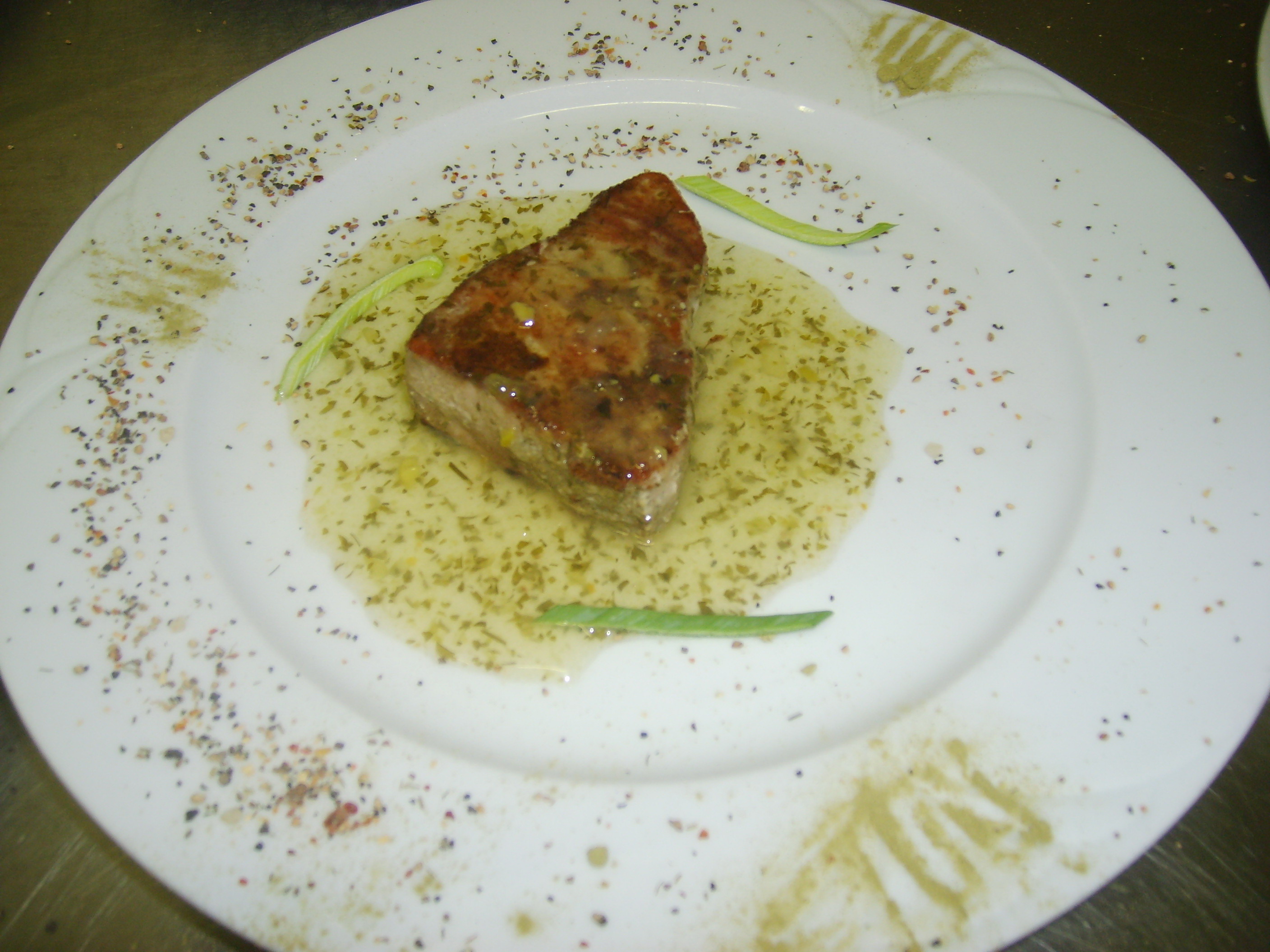 Meleg előétel:Vörös tonhal steak angolosan lime köntösben